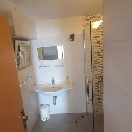 Bile Zidine Drvenik (Split-Dalmatia)